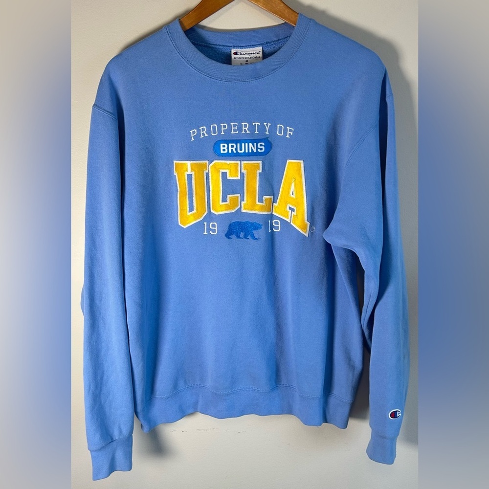 Champion UCLA Bruins Mens Crewneck Sweatshirt Blue Embroidered Logo Size M